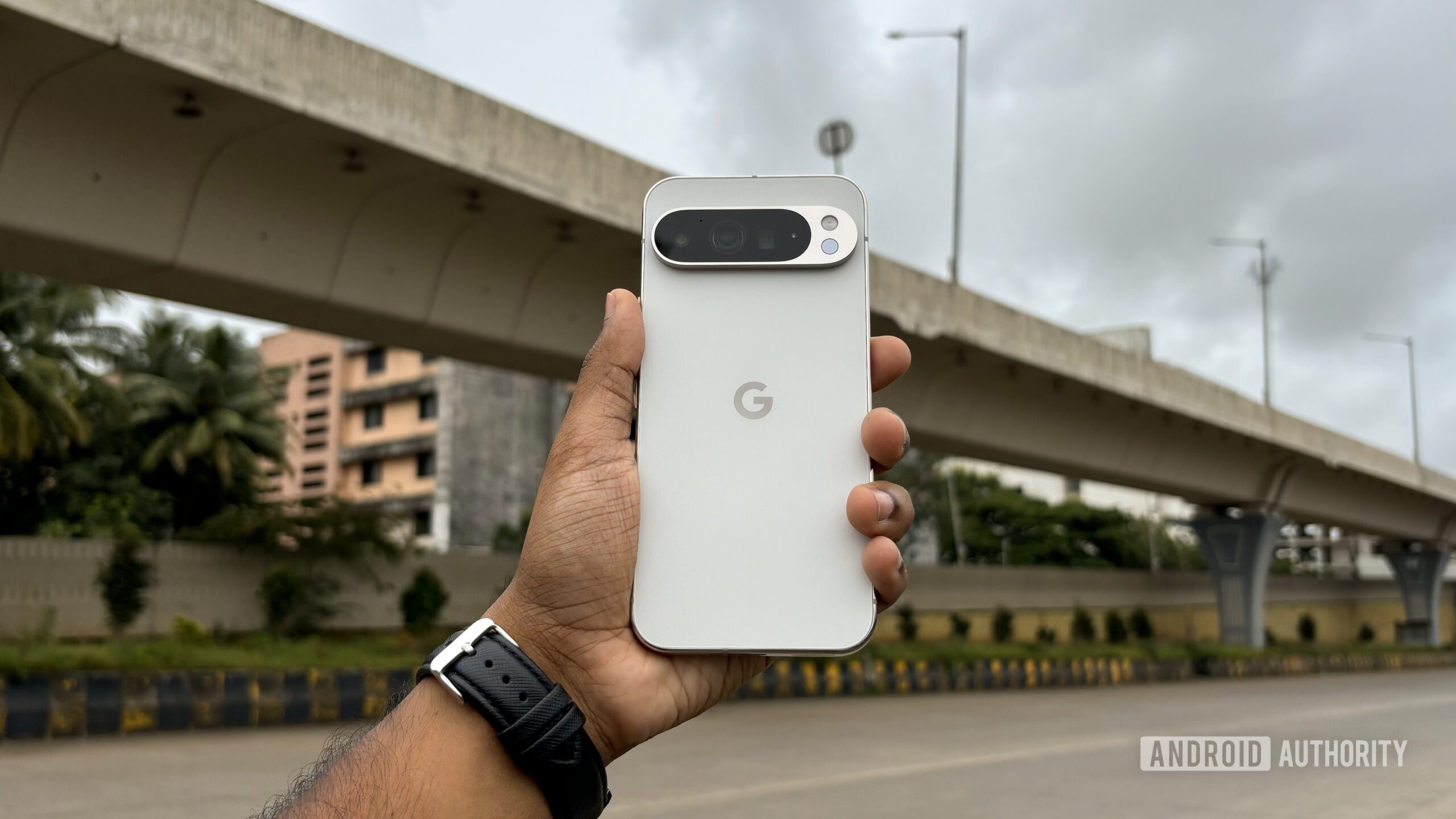 Google Pixel 9 Pro XL Porcelain 1