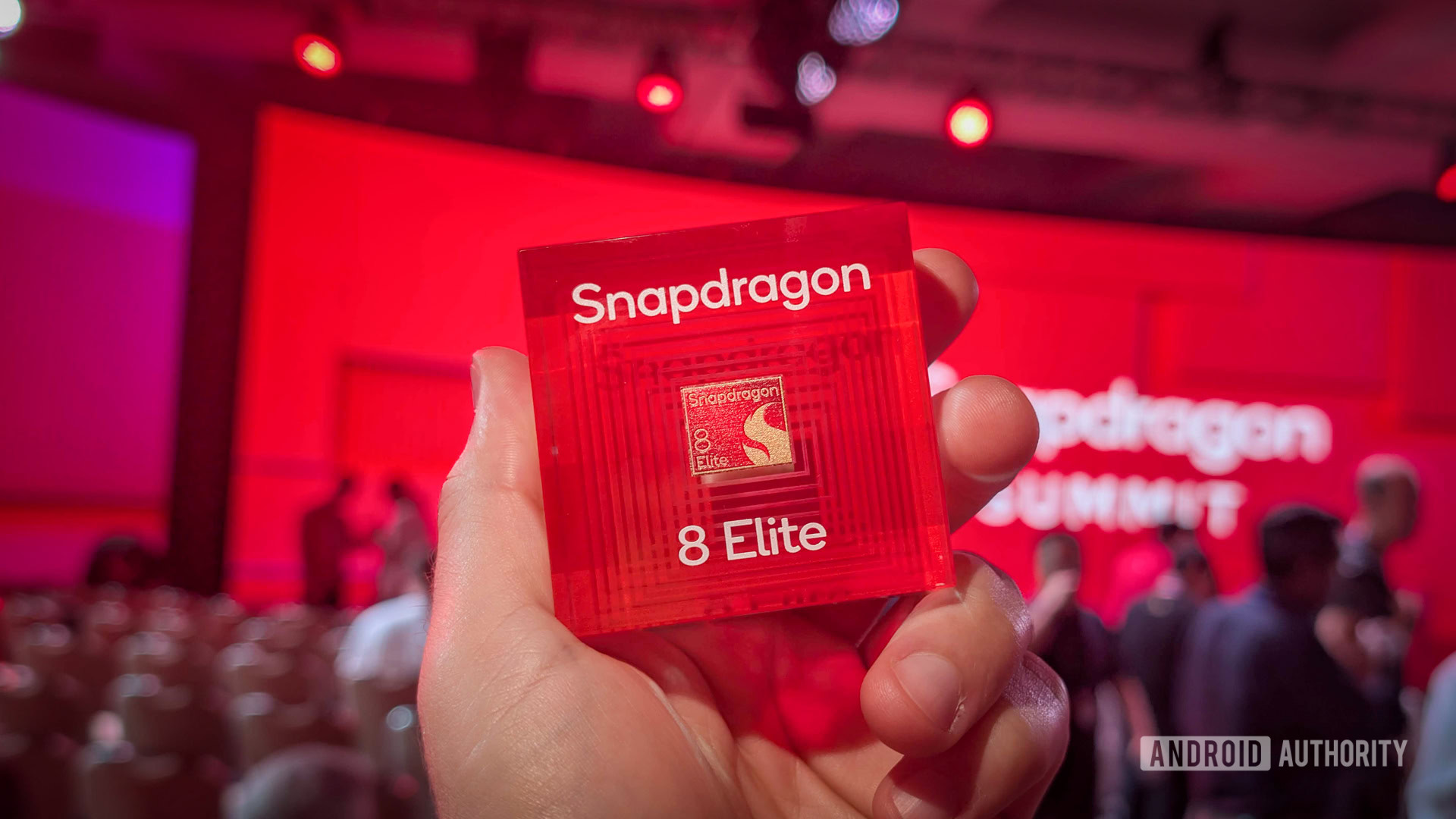 Snapdragon 8 Elite chip in hand