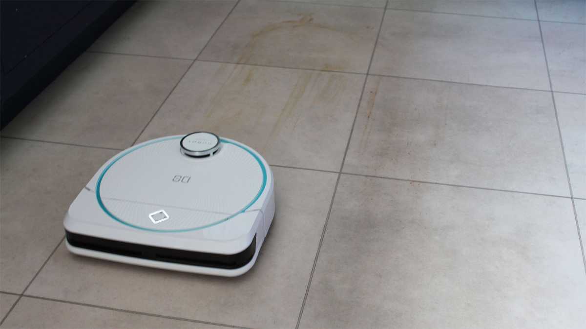 Hobot wet floor cleaning