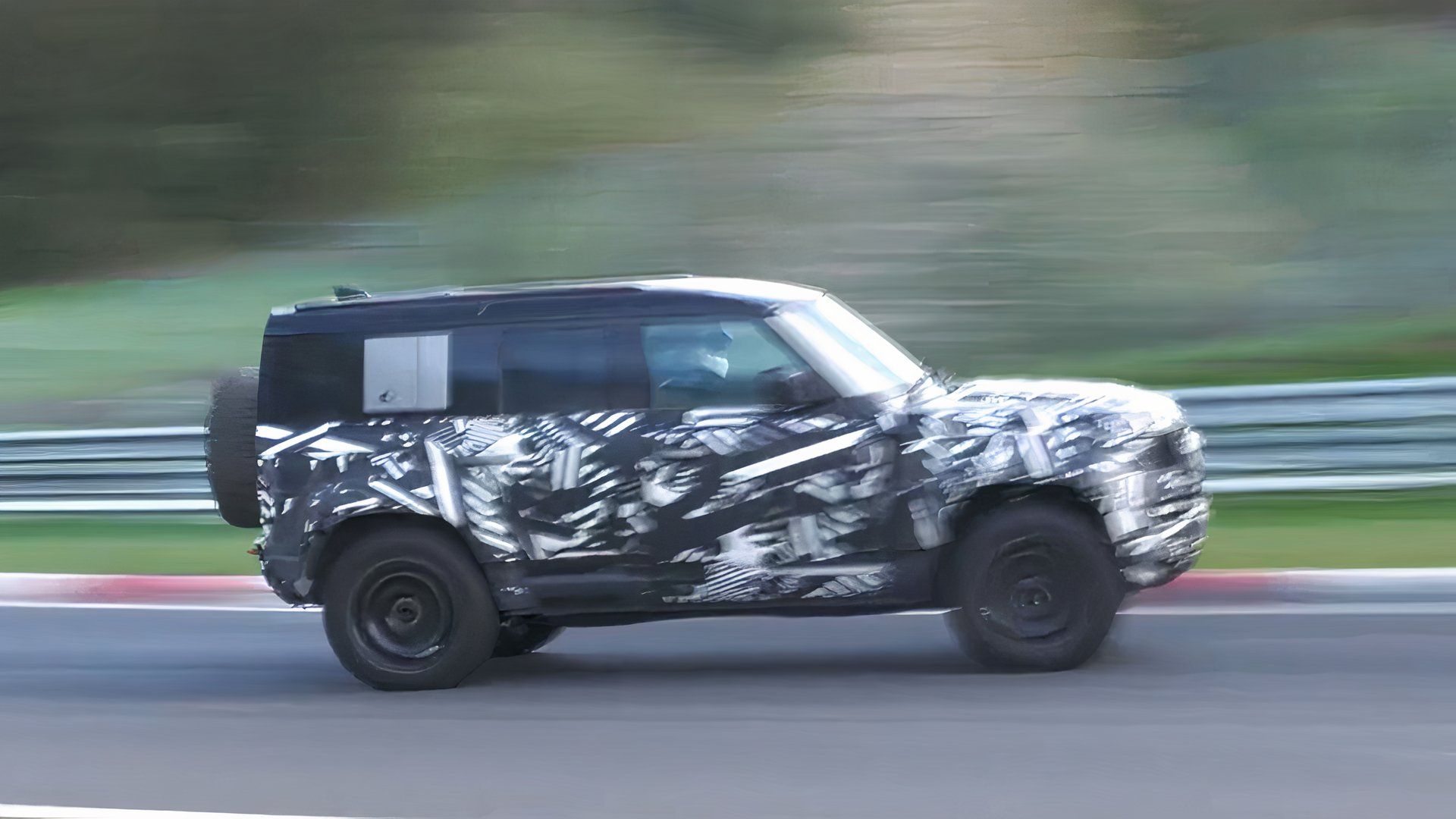 2025-Land-Rover-Defender-OCTA---Nurburgring-Testing