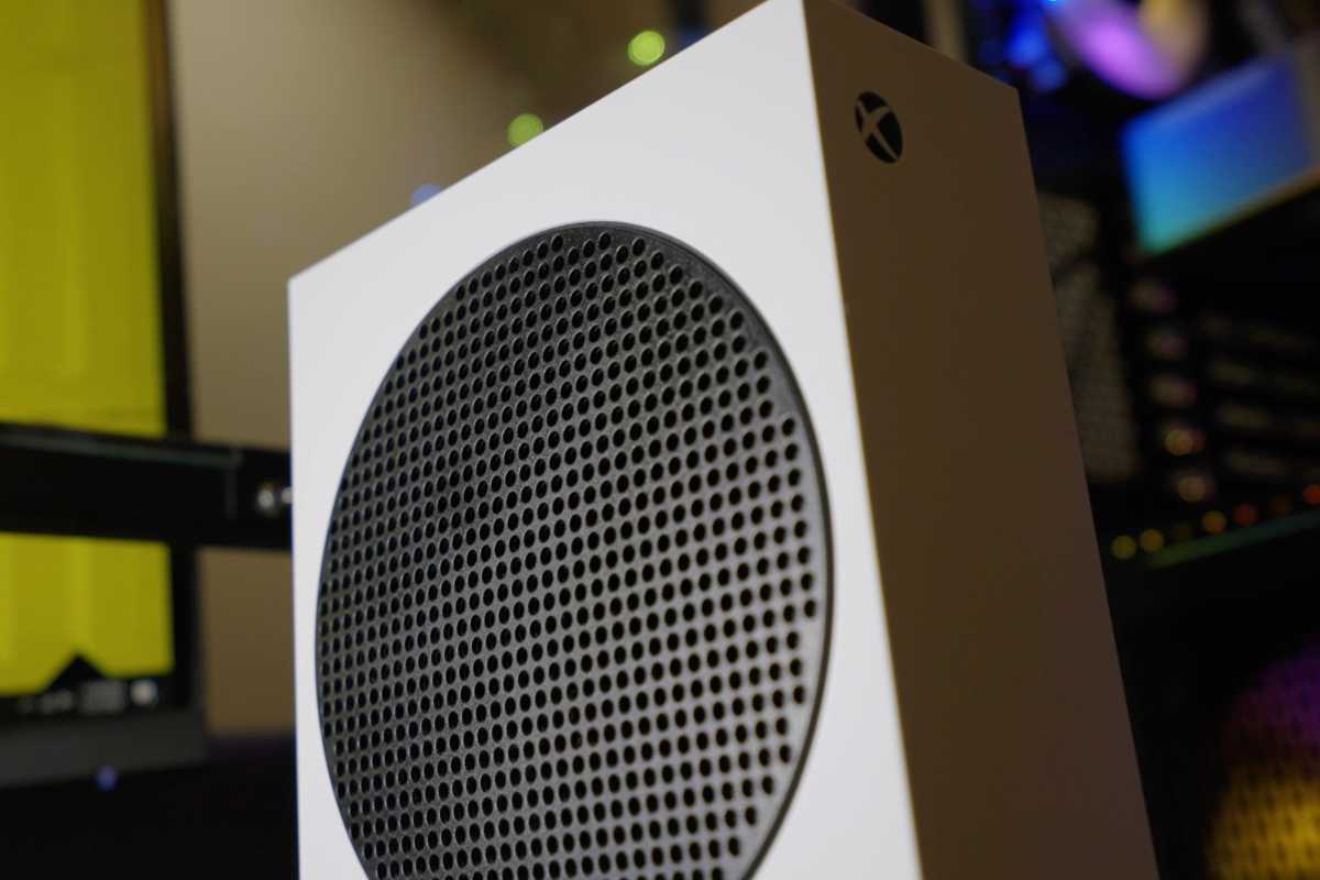 Closeup of Xbox Series S black circle speaker