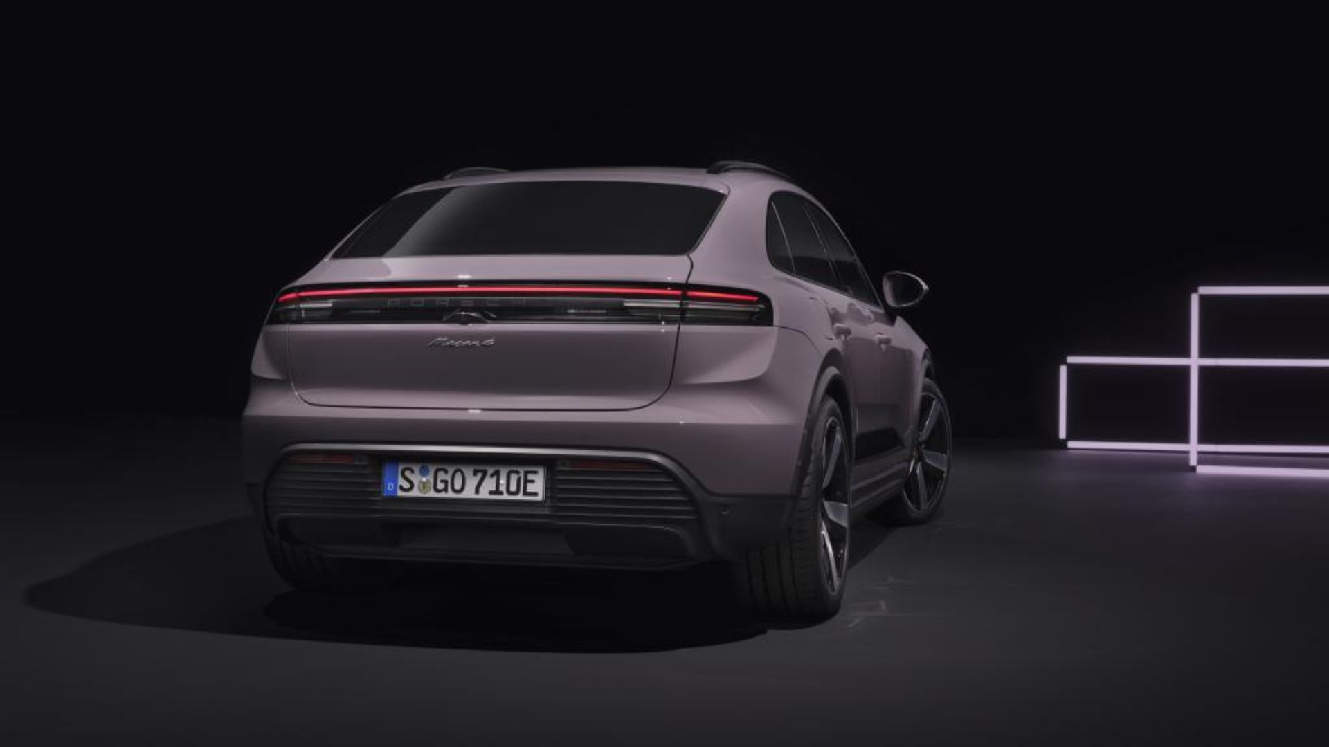 Porsche Macan EV 