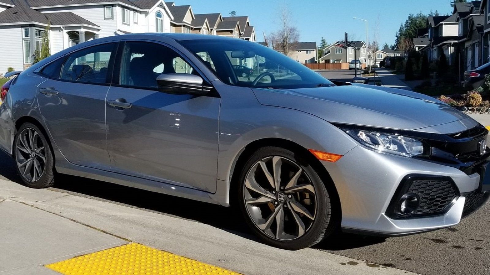 A parked 2017 Honda Civic Si