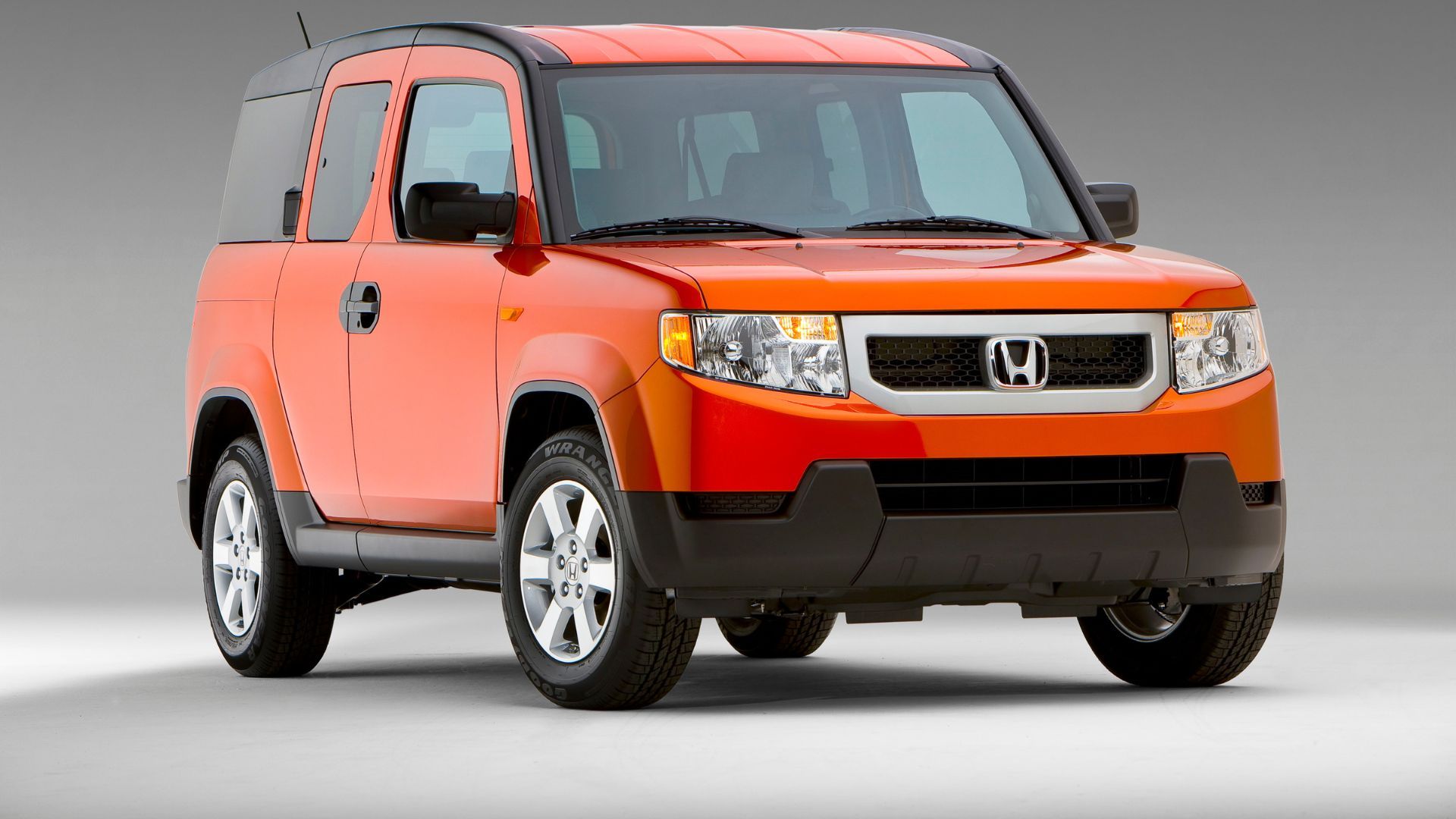 2011 Honda Element - front 3/4 angle 