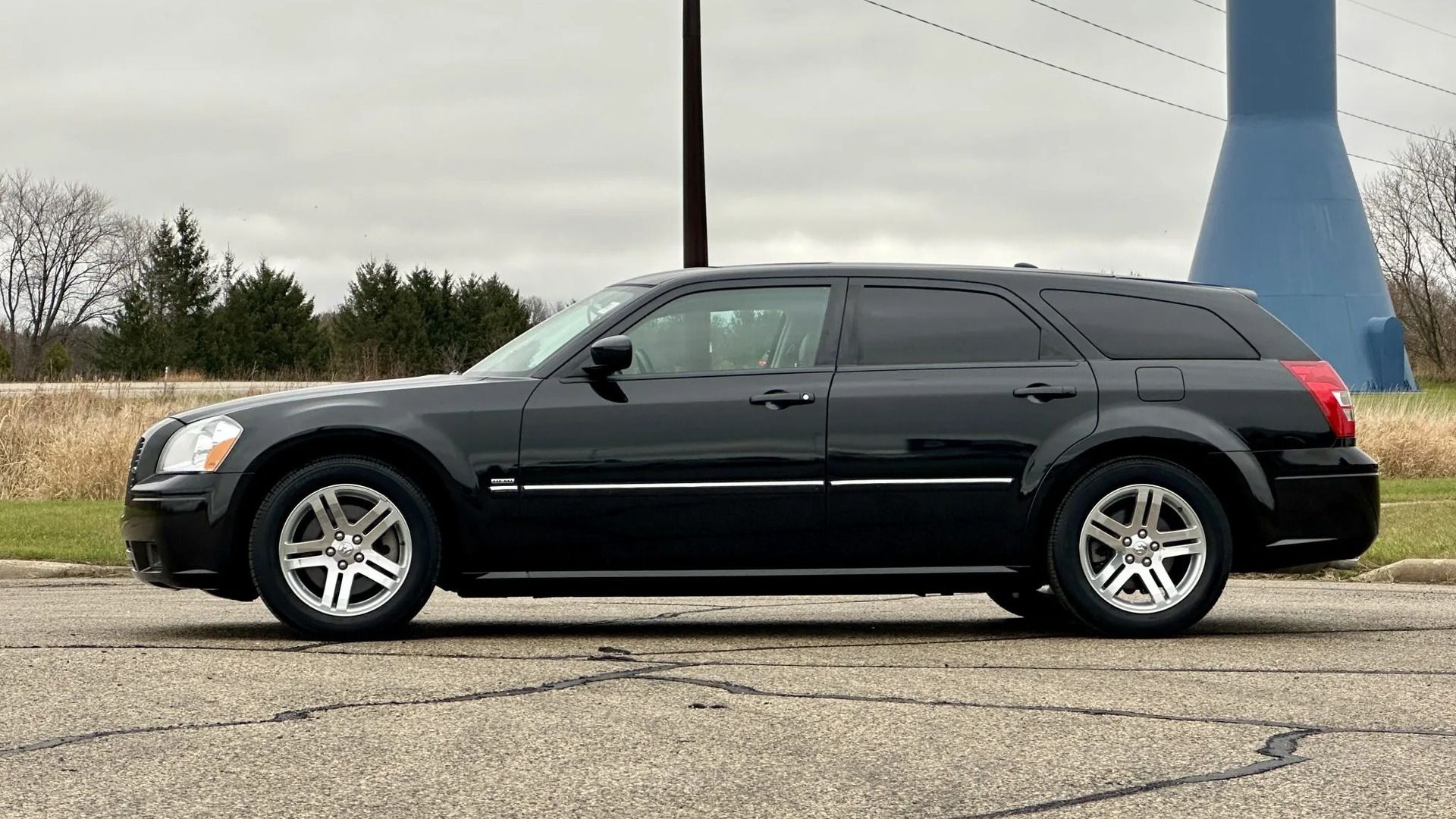 2005 Dodge Magnum exterior