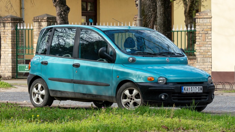 Teal Fiat Multipla parked near grass