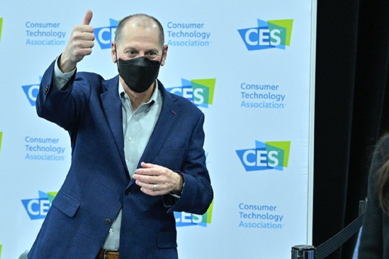 Gary Shapiro wore his mask at CES 2022 during the Omicron wave.