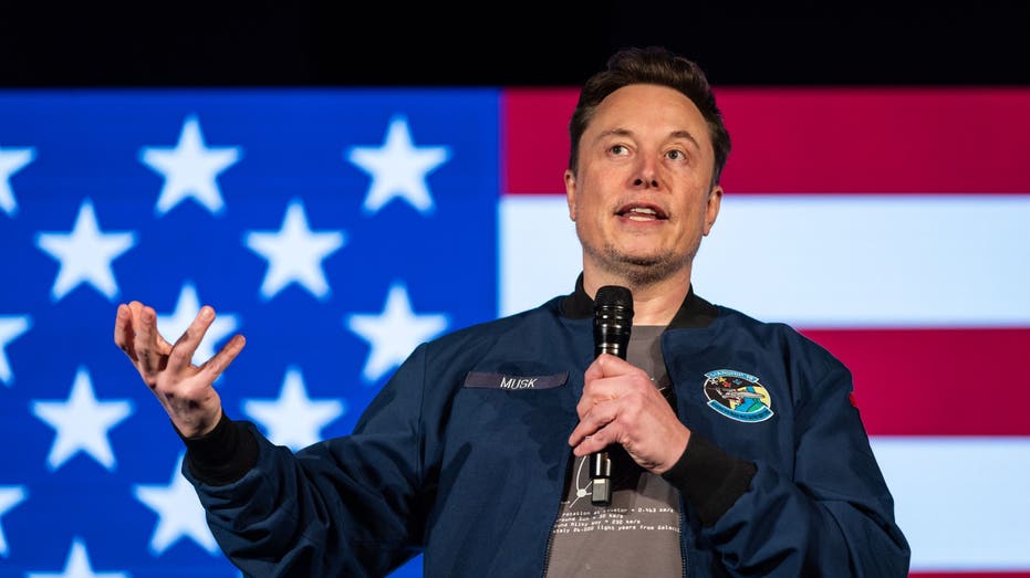 Musk wears SpaceX jacket while speaking at Trump event