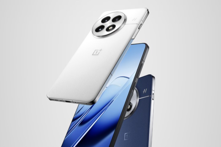 Renders of the front and back of the OnePlus 13.