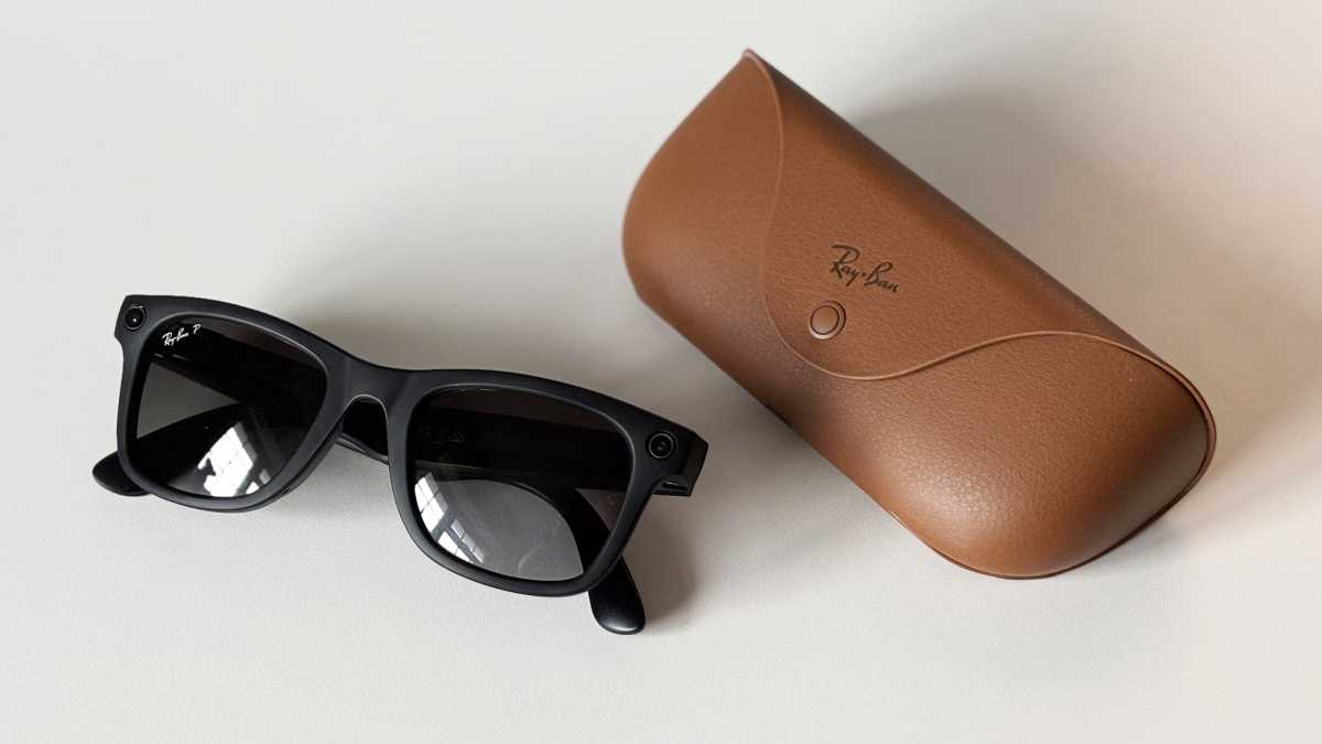 RayBan Meta smartglasses feature with case