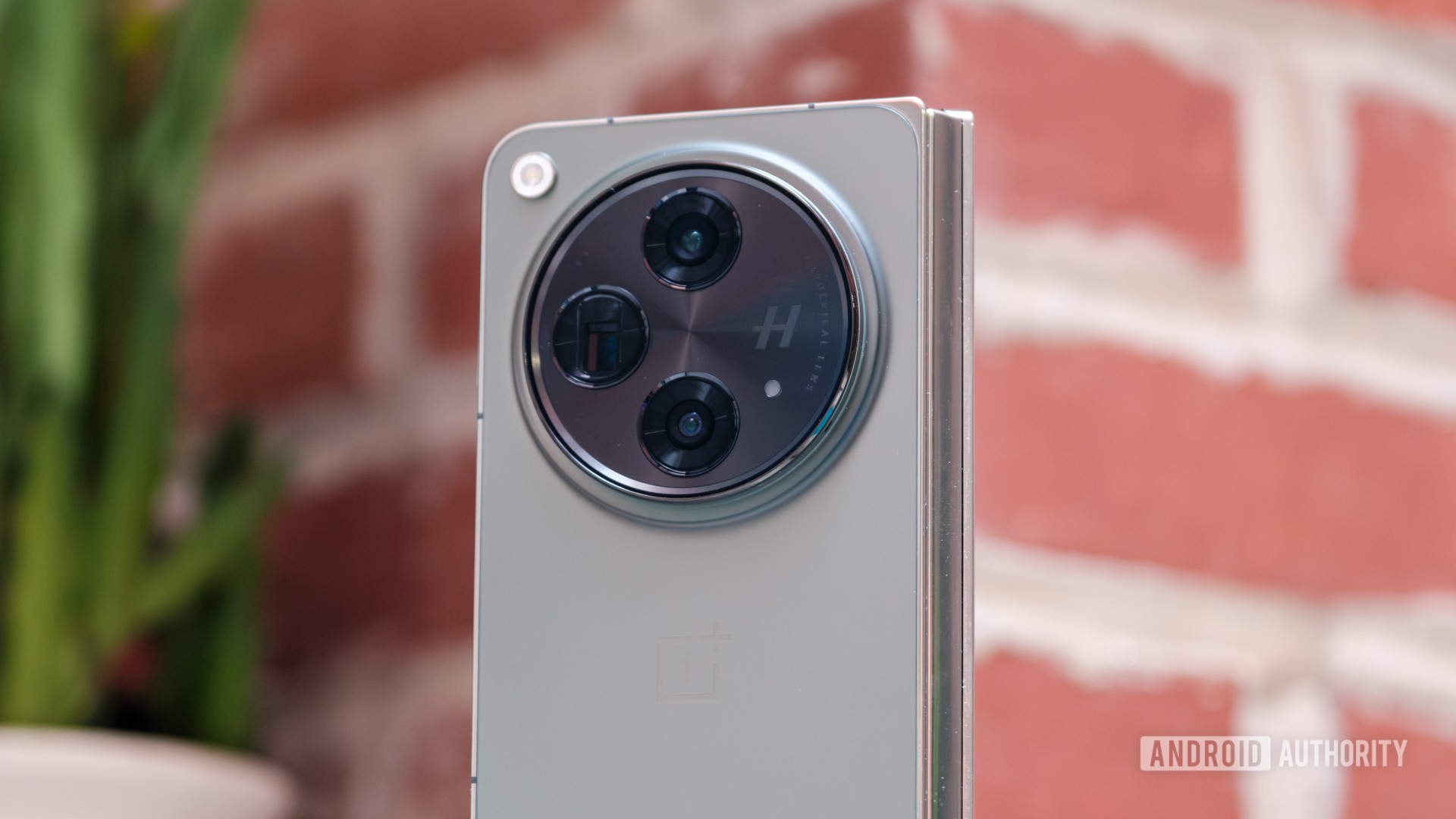 oneplus open camera bump and hinge