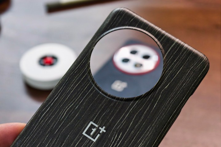 OnePlus 13 Wood grain case and magnetic charger.