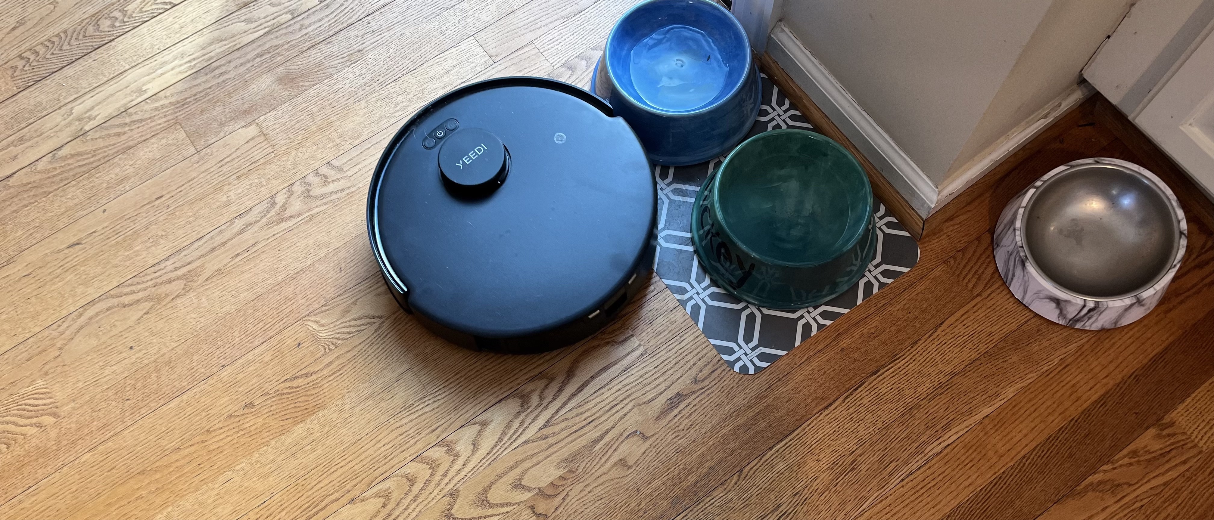 Yeedi C12 Combo robovac navigating around pet food bowls