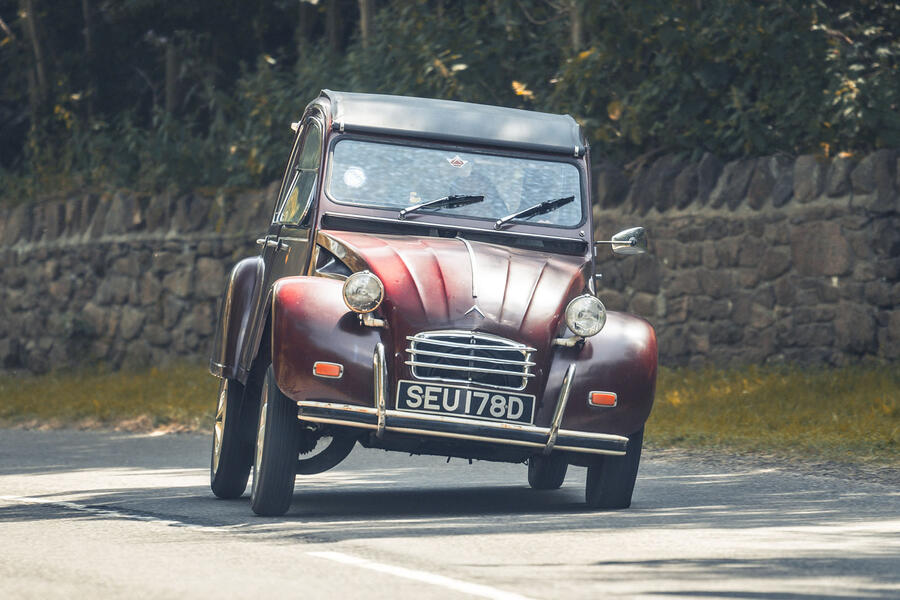 Citroen 2CV cornering