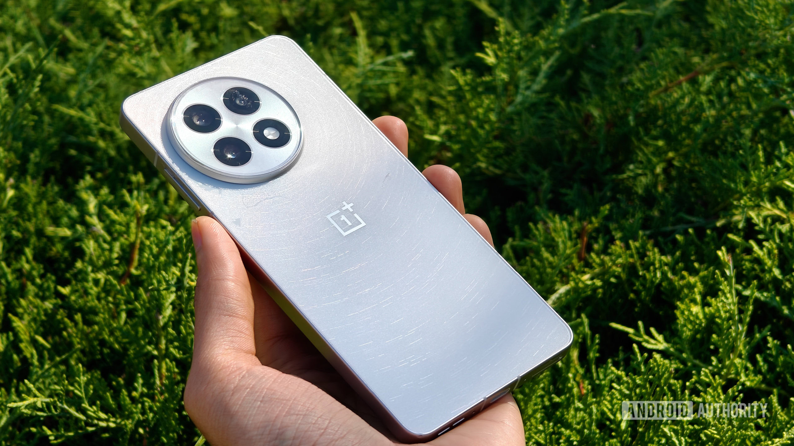 OnePlus 13R review image back design