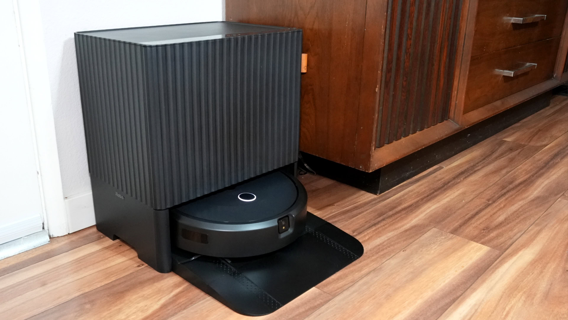 iRobot Roomba Combo 10 Max base station design