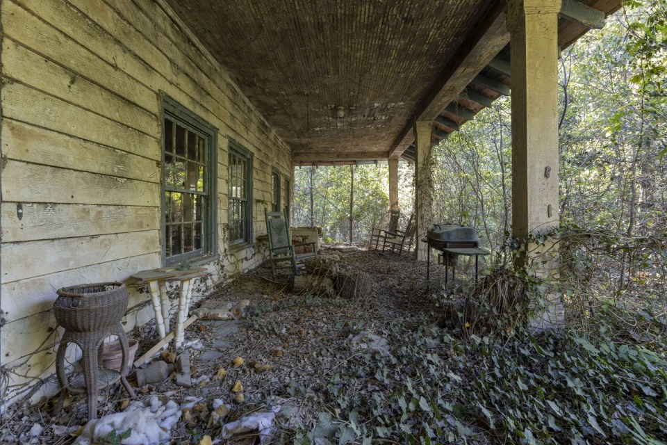 The exterior of the home is overgrown GEORGIA, USA THIS VINTAGE car collector abandoned his home over a decade ago yet his hoard of classic American cars stands as a testament to the petrol-head¿s passion¿¿Images show a valuable collection of vintage cars including a Pacard, a Cadillac sedan and multiple Buicks.¿Evidence in the home suggest the property has been abandoned for 15 years as the last calendar hanging is dated 2008.¿¿These images were captured by urban explorer Leland Kent known online as Abandoned Southeast in Georgia, USA.¿¿¿The former home of an antique car collector sits deep in the woods of rural Georgia,¿ said Leland on his blog.¿¿¿According to property records, the home dates to the early 20th century, although it appears it could be much older.¿¿¿It has a unique layout with attached rooms rather than a central hallway.¿¿¿In the kitchen, there is a calendar dated 2008 that gives some indication of when the house was last occupied.¿¿¿In the small, detached garage behind the house are a Packard and Cadillac sedan, as well as several old Buicks.¿¿Find out more on Lelands Blog.¿¿ENDS