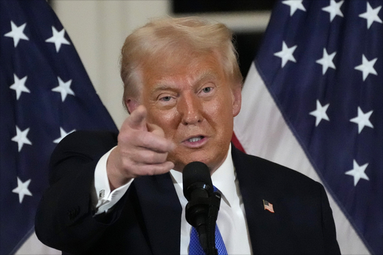 U.S. President Donald Trump speaks at a dinner with Senate Republicans at Mar-a-Lago in Palm Beach, Florida, on Feb. 7. [AP/YONHAP]