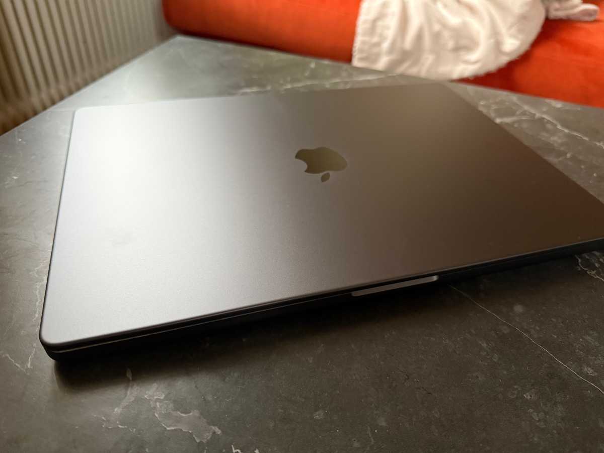 MacBook Pro M4 Pro hopfälld