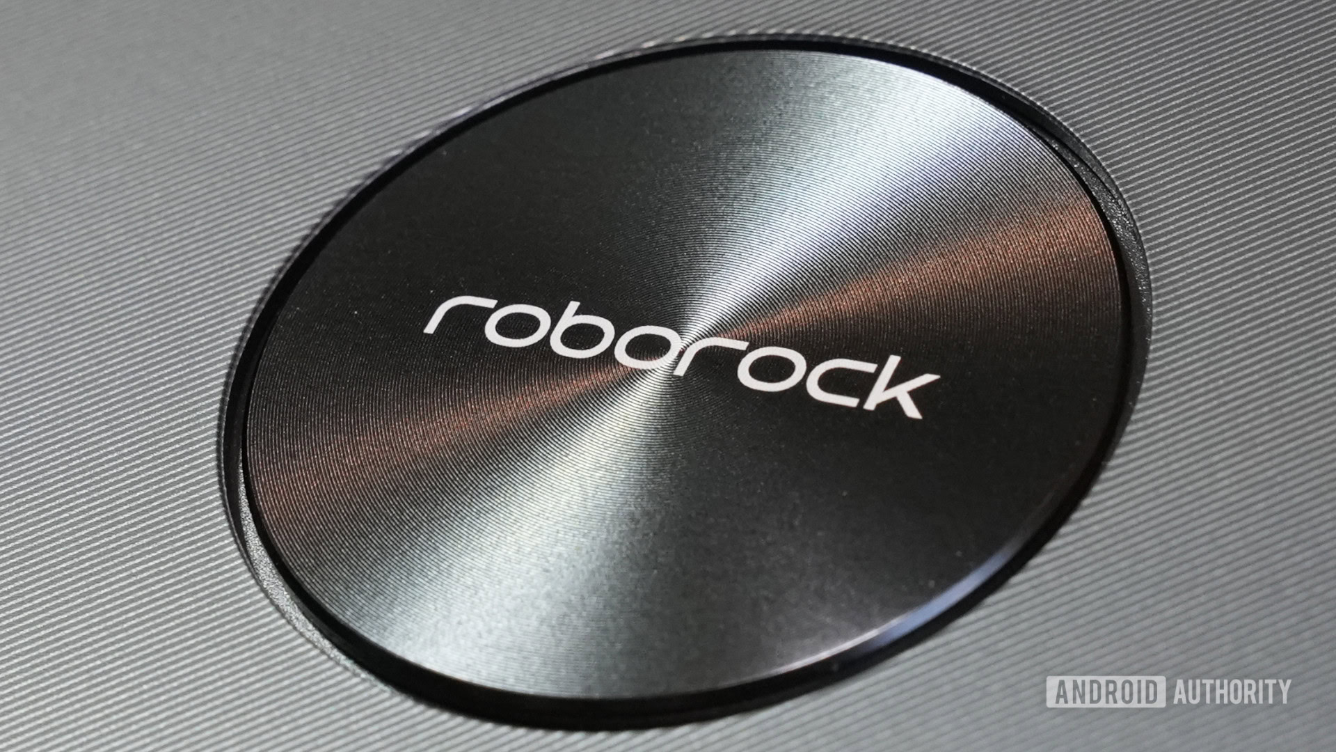 Roborock Saros 10 logo on LiDAR Turret