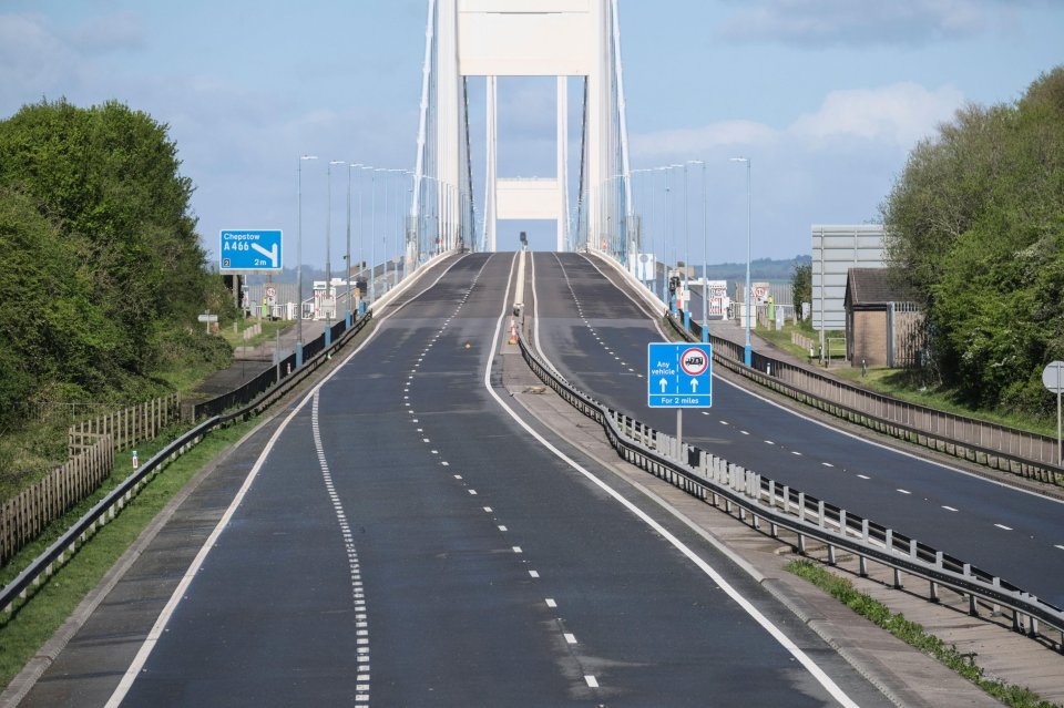 Empty M48 Severn Bridge closed due to high winds.