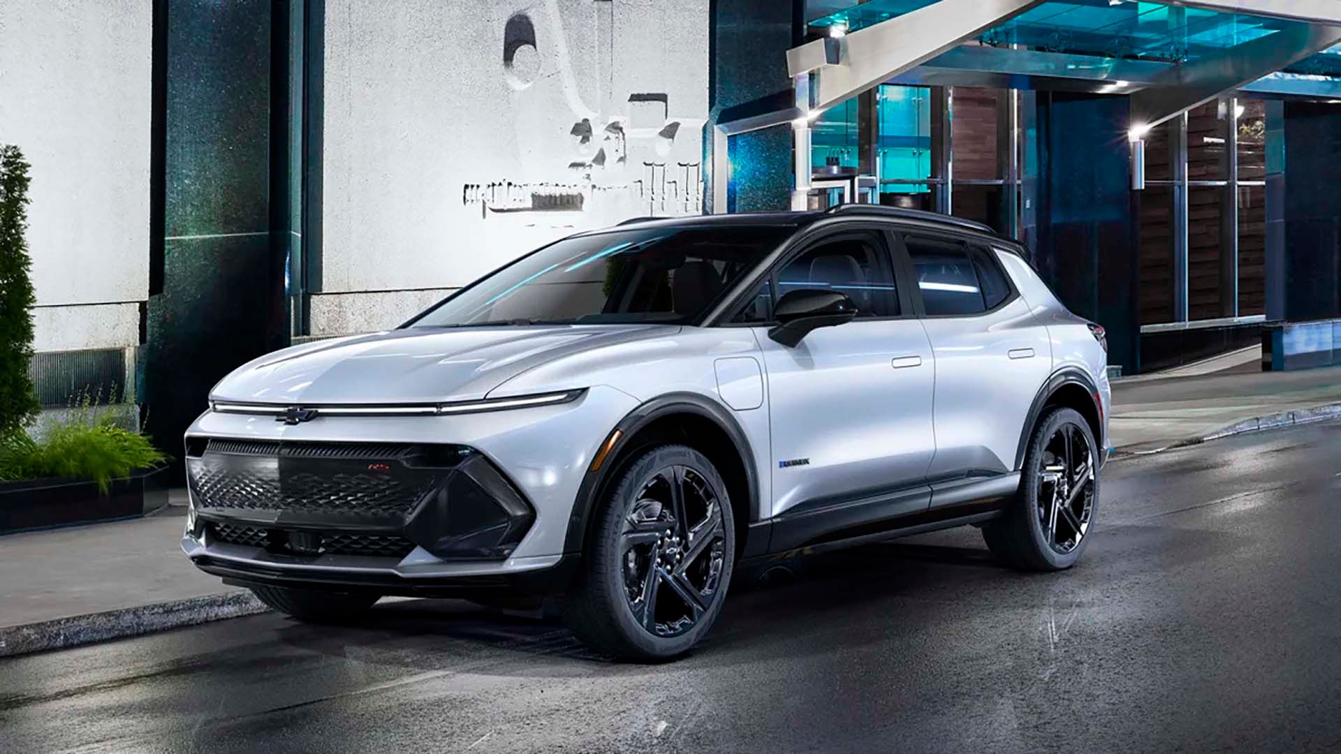 Front 3/4 view of the 2024 Chevrolet Equinox EV 3RS