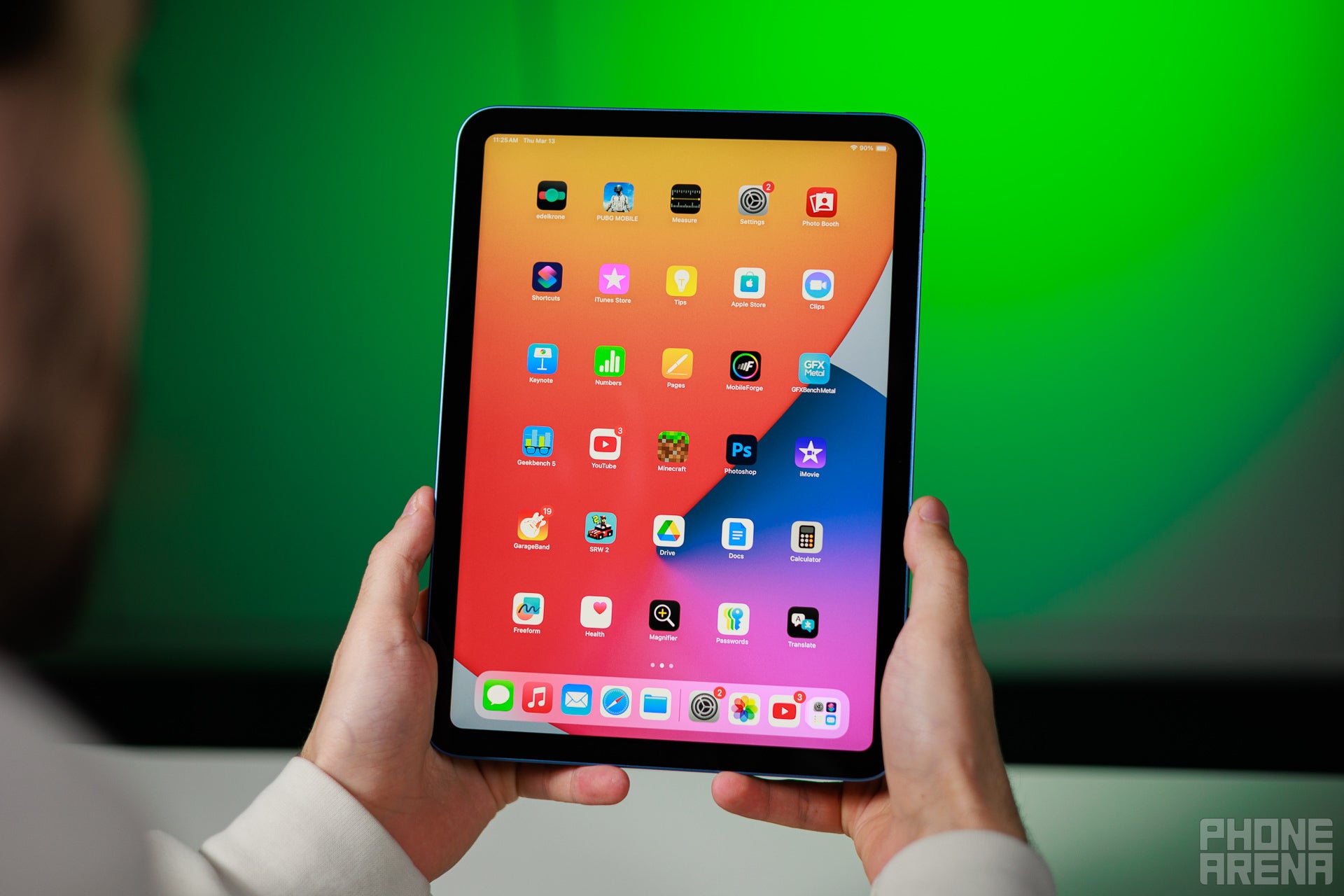 The perfect balance between screen size and overall dimensions (Image by PhoneArena) - Apple iPad (A16) review: The vanilla ice cream of tablets