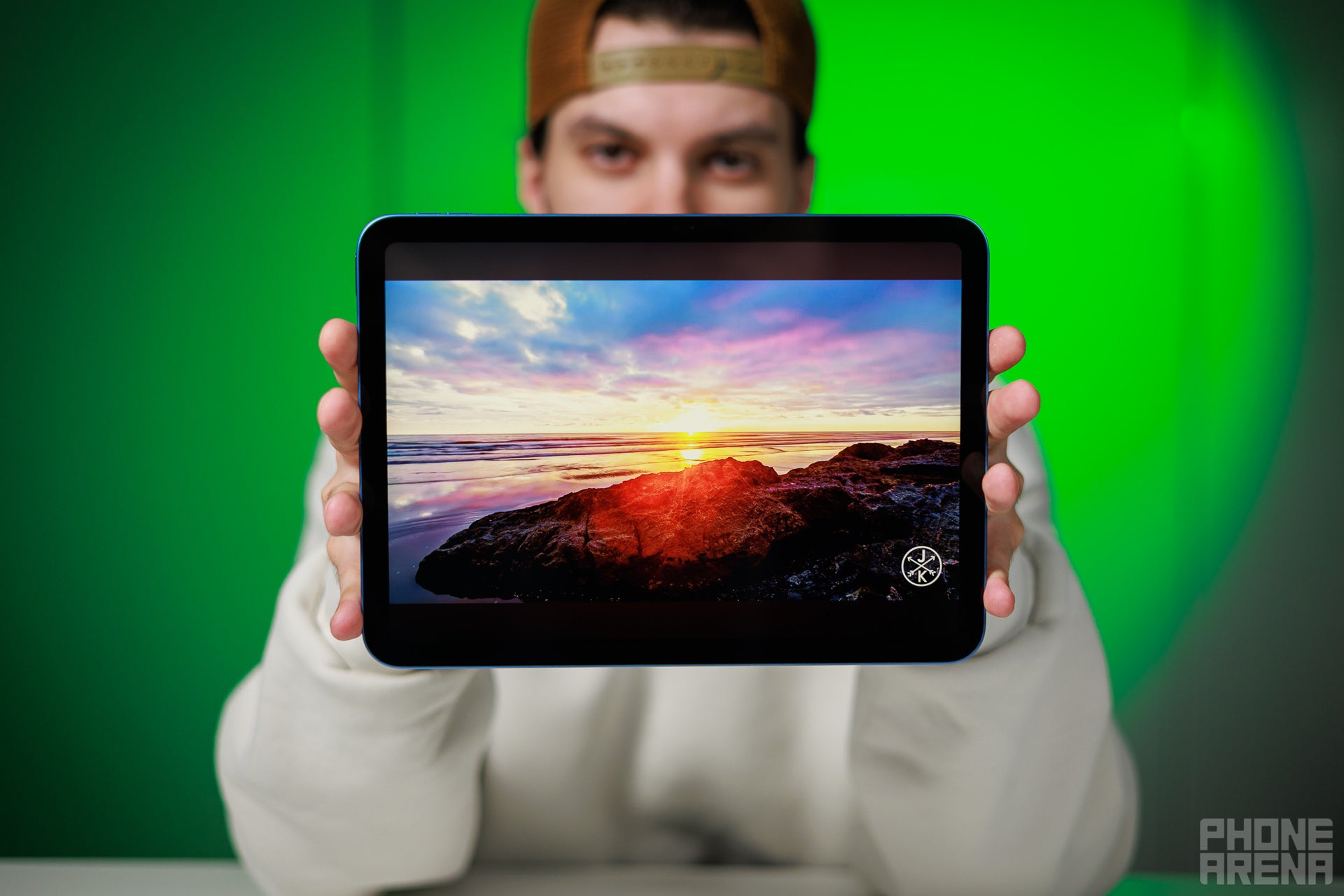 The display is the weakest aspect of the iPad Air (Image by PhoneArena) - Apple iPad (A16) review: The vanilla ice cream of tablets