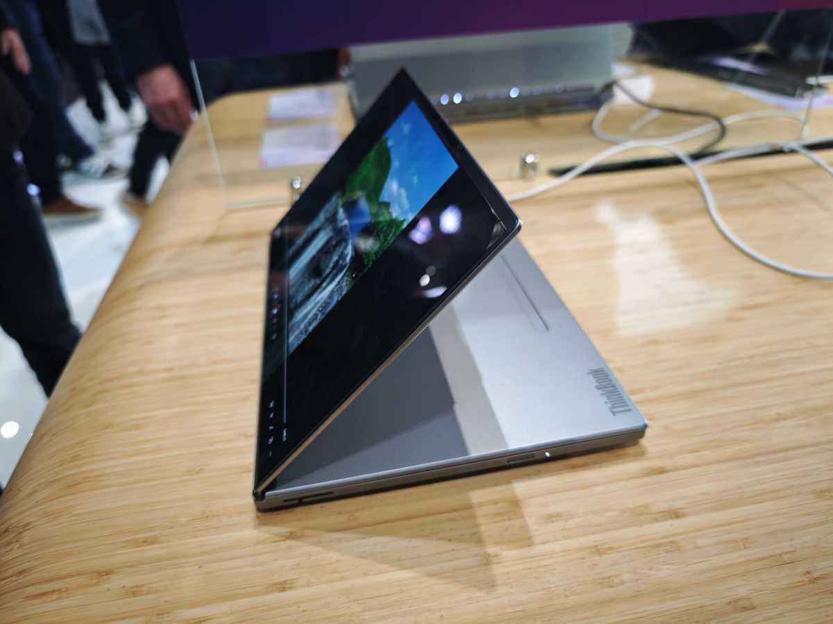 Lenovo ThinkBook Flip concept