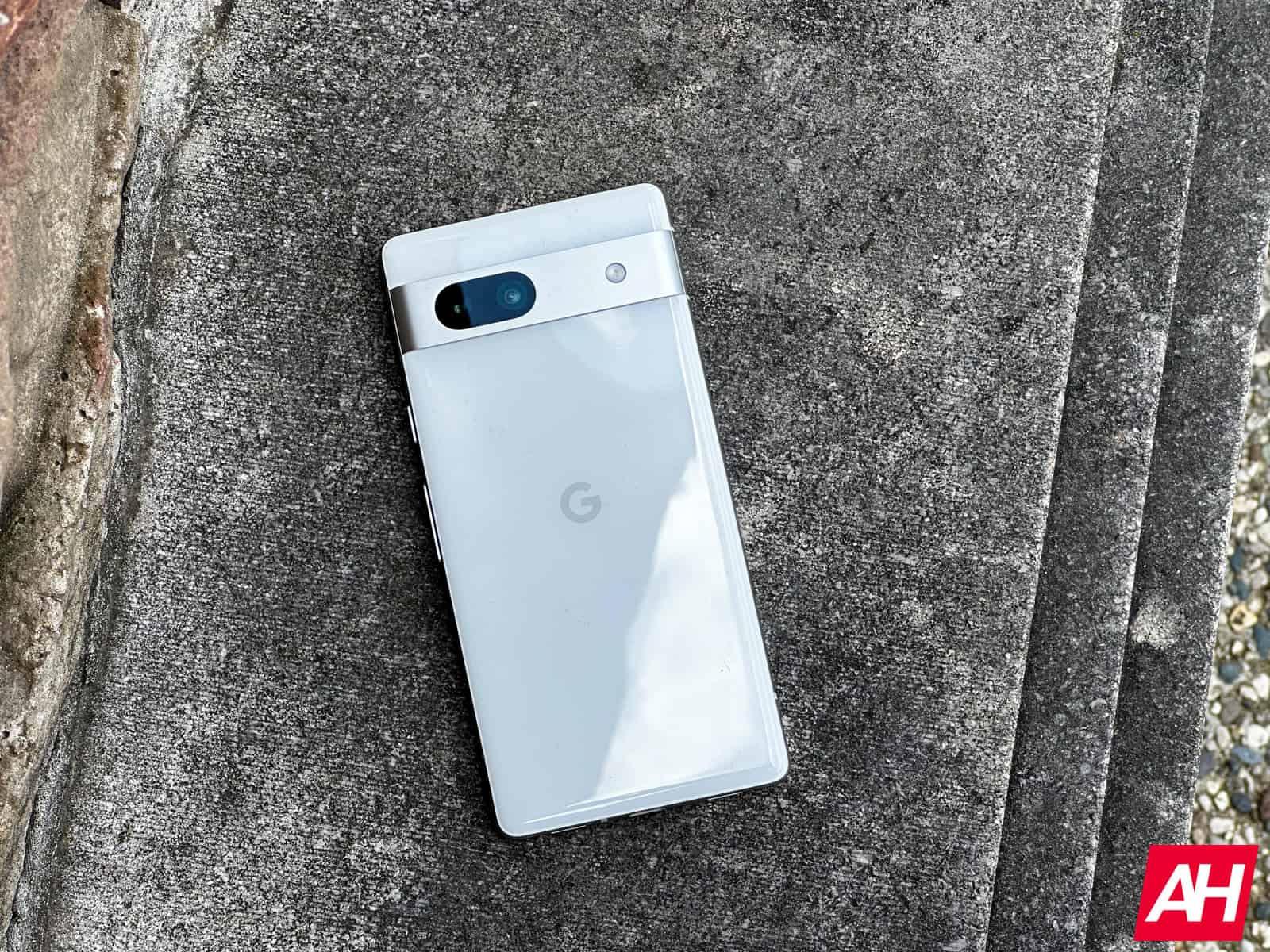 Google Pixel 7a Review AM AH 03