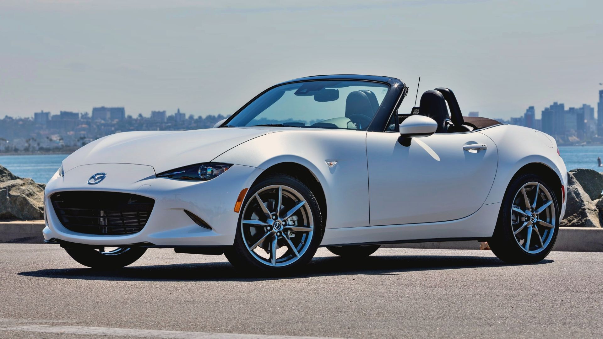 White 2019 Mazda MX-5 Miata