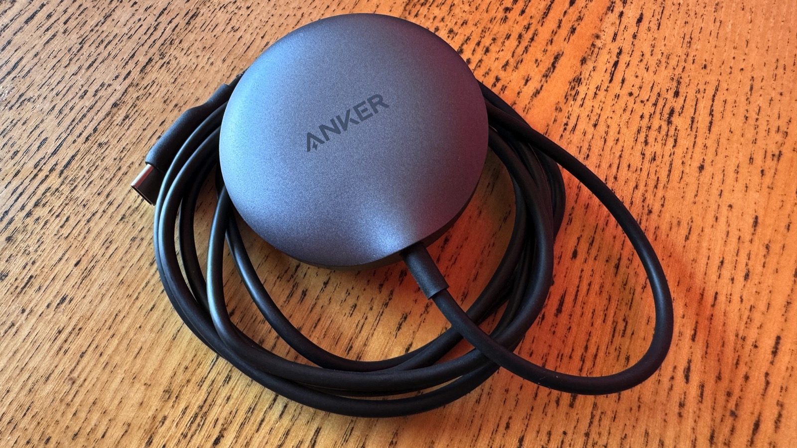 anker-maggo-qi2-magnetic-wireless-charger-pad-1.jpg