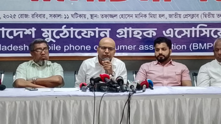 At a roundtable organised by the Mobile Phone Consumers’ Association at the National Press Club on 9 March. Photo: Courtesy
