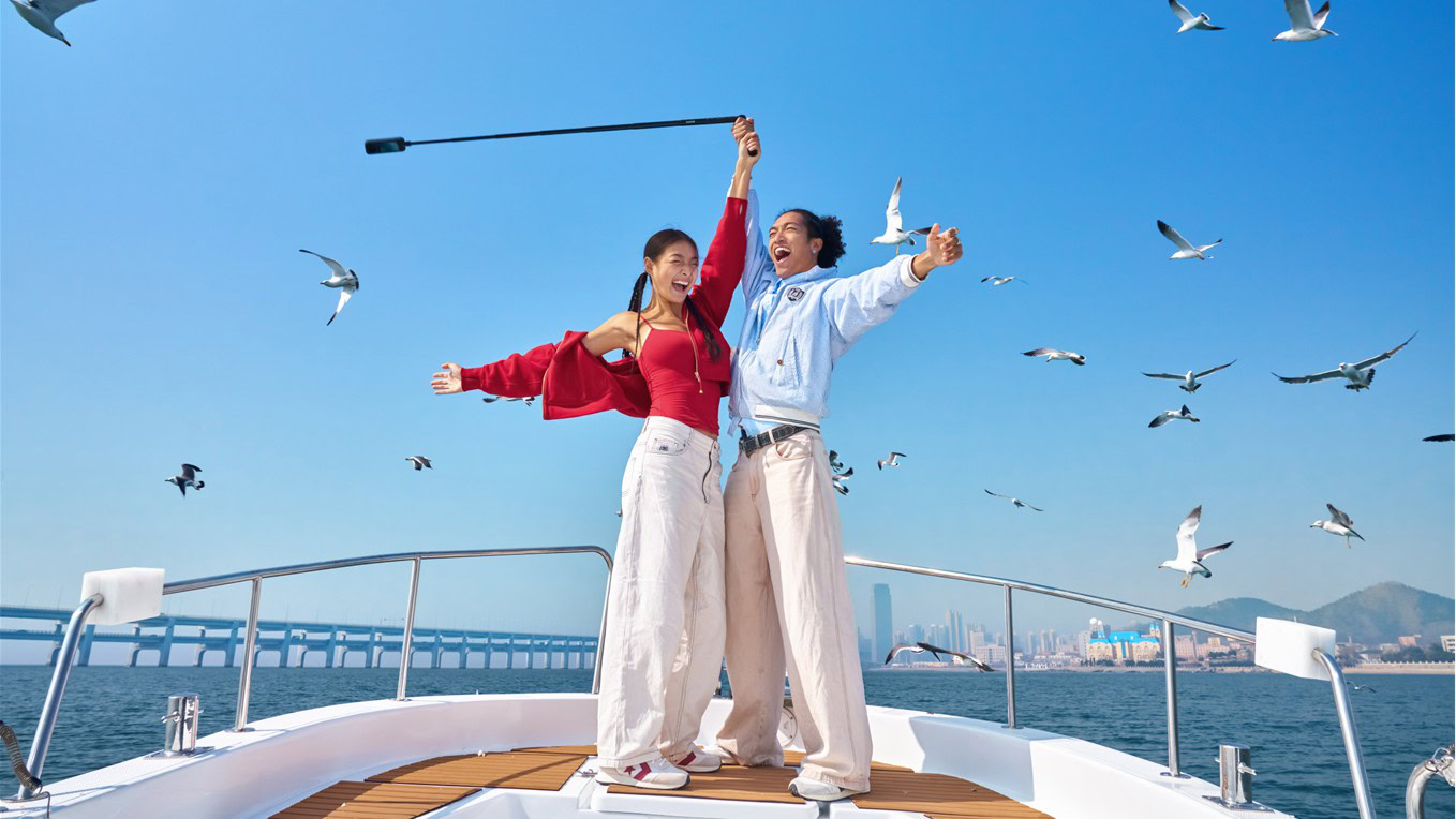 Insta360 X5 Press Image People on Boat